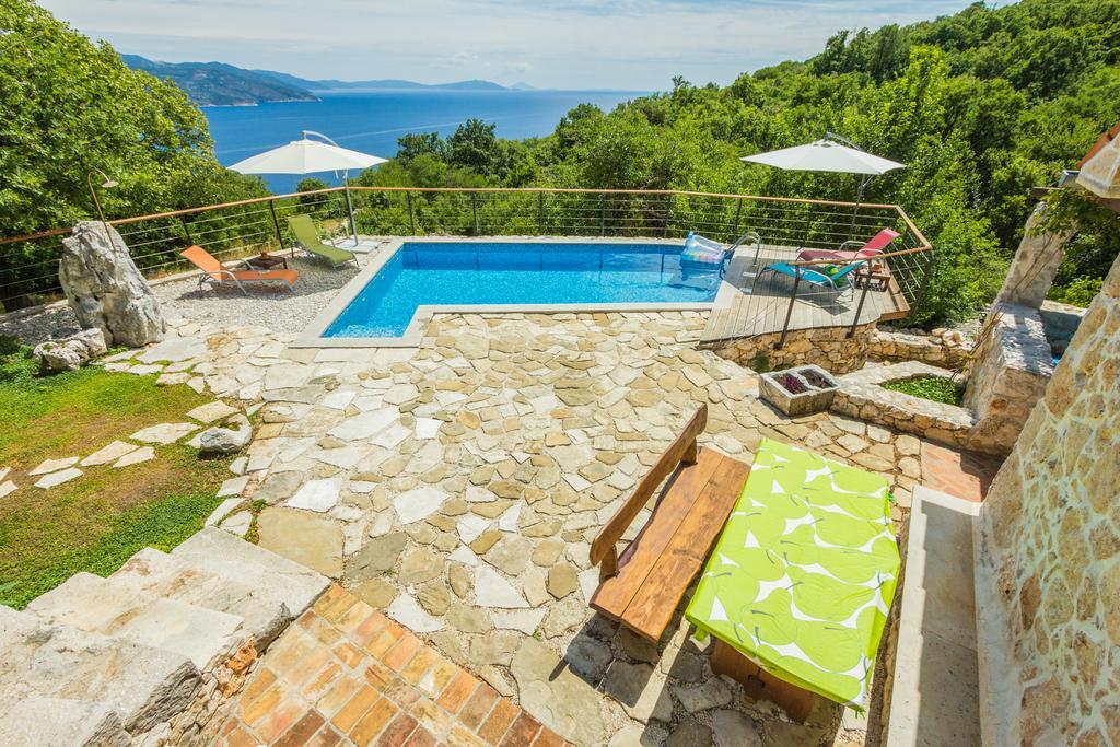 Ivanini Secluded Stone Villa With A Stunning View Brsec Exterior photo