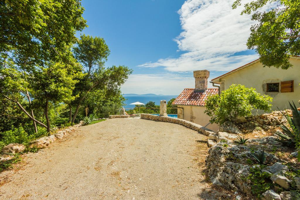 Ivanini Secluded Stone Villa With A Stunning View Brsec Exterior photo