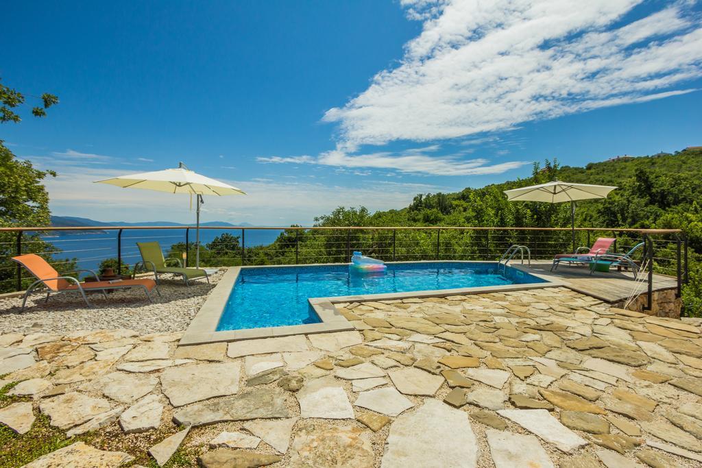 Ivanini Secluded Stone Villa With A Stunning View Brsec Exterior photo