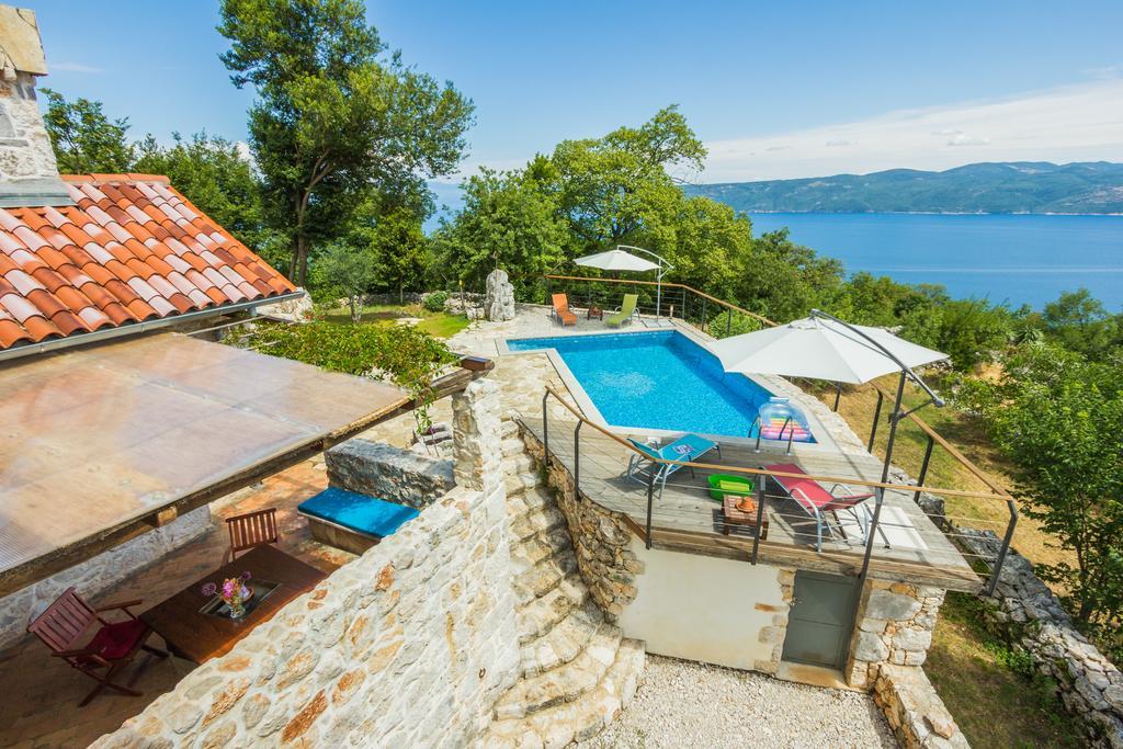 Ivanini Secluded Stone Villa With A Stunning View Brsec Exterior photo